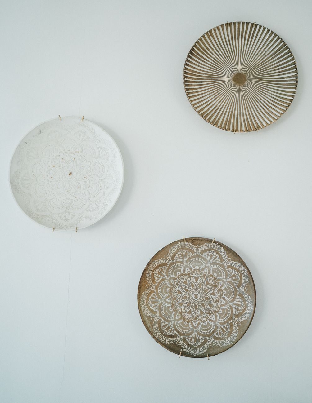 Hang Plates in a Loose Grid