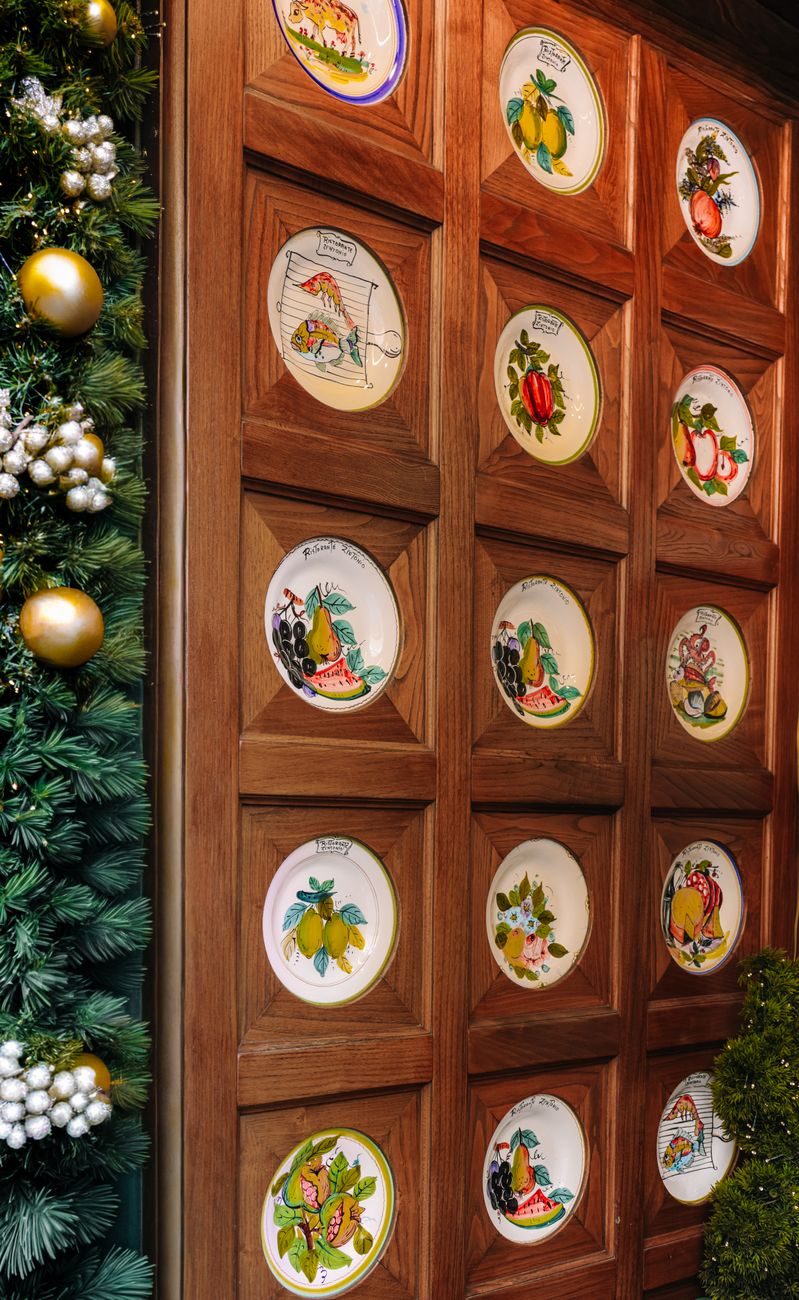 Use a Plate Wall Tree Design